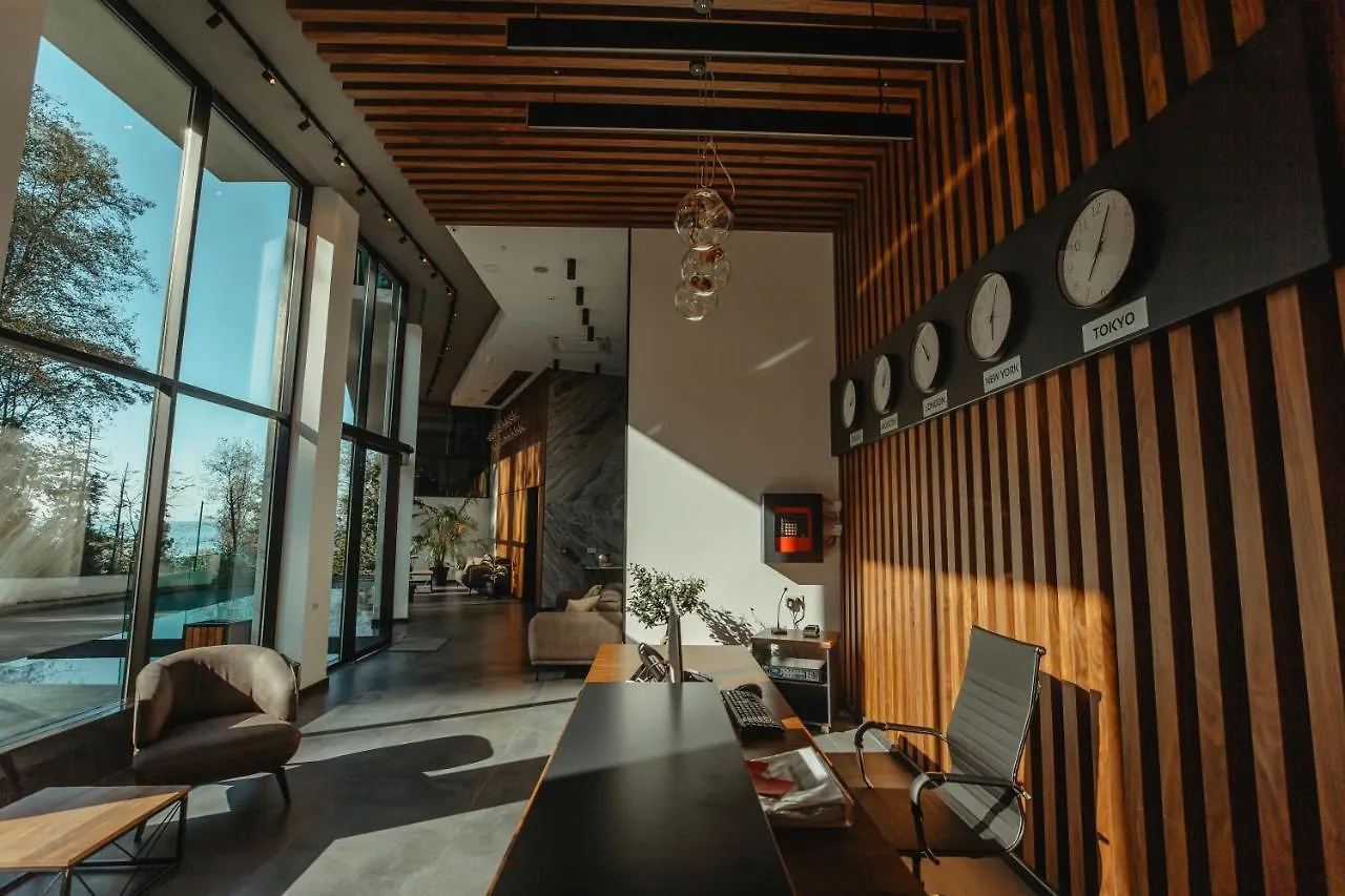 Capo Verde Hotel באטומי