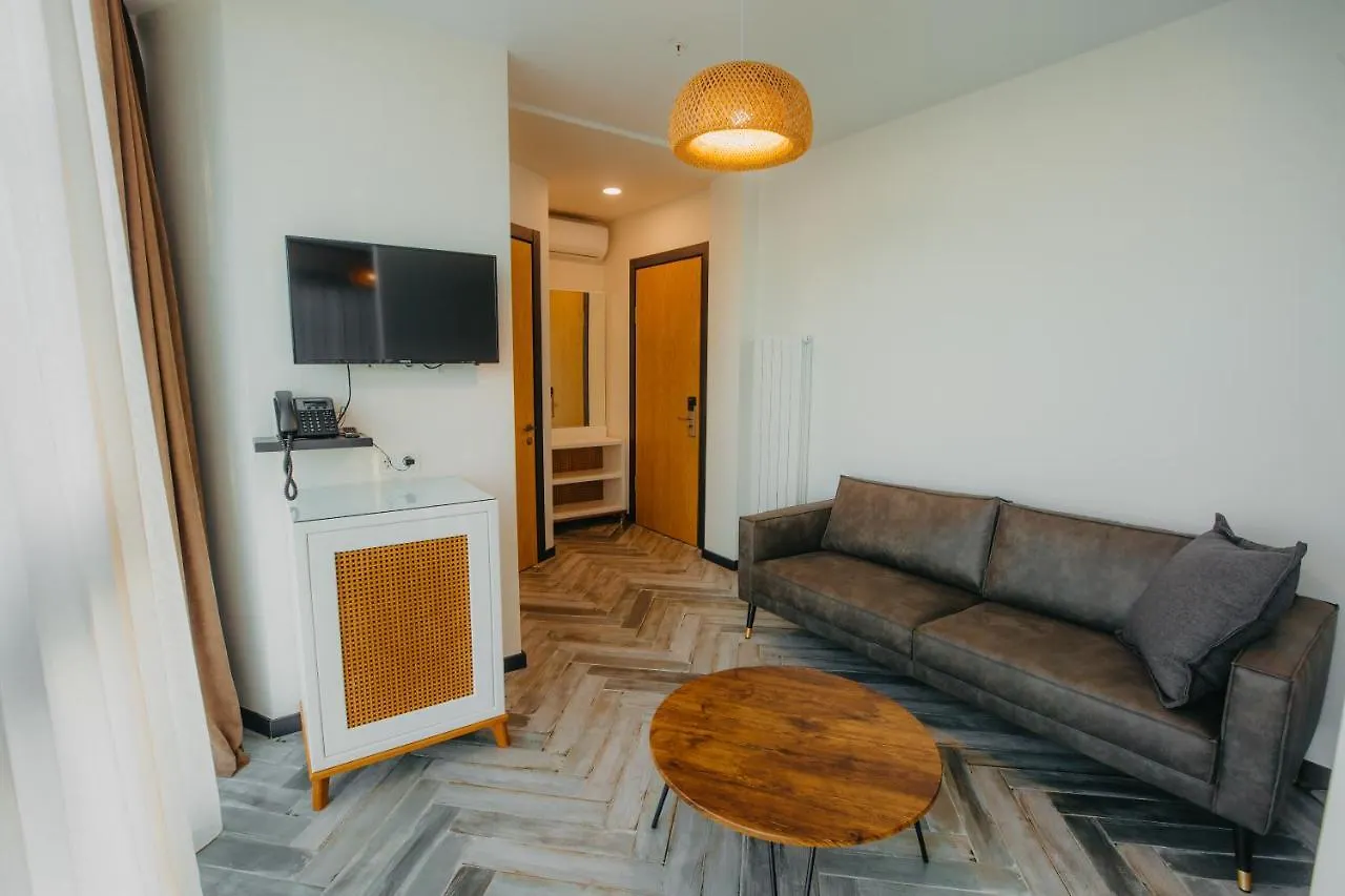 Capo Verde Hotel באטומי