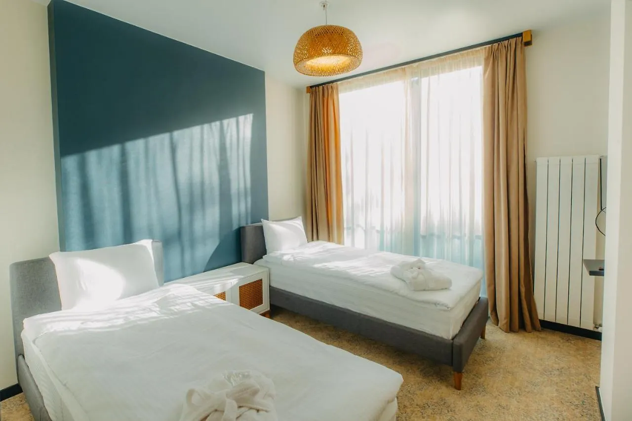 Capo Verde Hotel באטומי