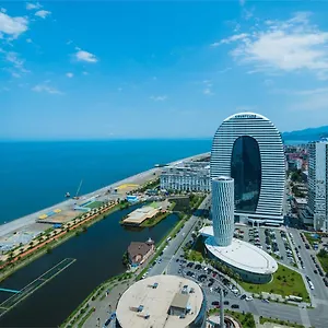 Panorama Sea View Central באטומי